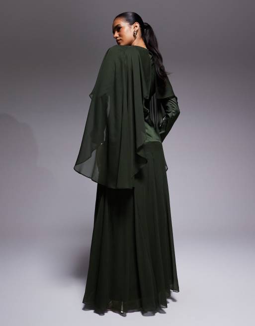 ASOS DESIGN – Maxikleid aus Chiffon-Satin-Mix in Dunkelgrün mit Cape-Detail und Rüschen, 3 von 4