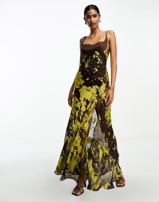 ASOS DESIGN - Maxikleid aus einen Satinmix in Ausbrenner-Optik mit abstraktem Print und doppelten Trägern-Bunt