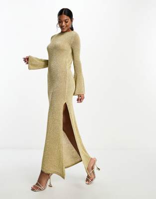 ASOS DESIGN - Maxikleid aus goldenem Metallic-Strick mit Flügelärmeln und tiefem Rückenausschnitt-Goldfarben