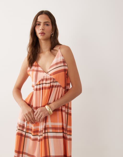 ASOS DESIGN Maxikleid aus Leinenmix mit tiefem V-Ausschnitt in Orange kariert, 4 von 4