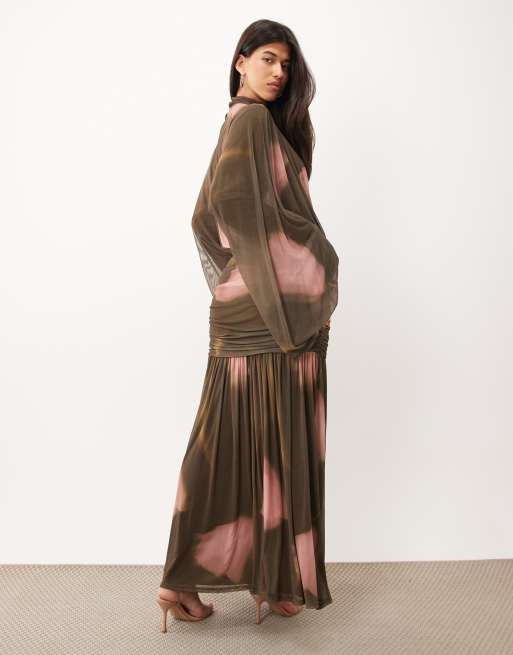 ASOS DESIGN Maxikleid aus Mesh mit Blumenmuster, Blouson-Ärmel und Cut-out in Braun, 4 von 4