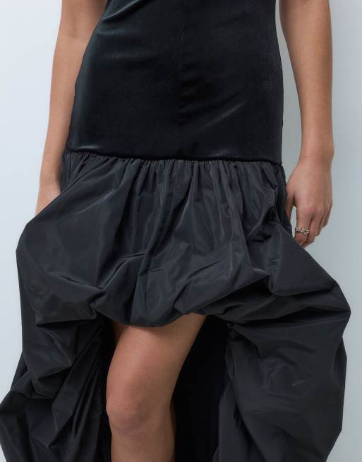 ASOS DESIGN Maxikleid aus Samt mit hohem Kragen und asymmetrischem Ballonsaum in Schwarz, 3 von 5