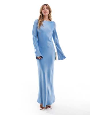 ASOS DESIGN - Maxikleid aus Satin in Blau mit Trompetenärmeln