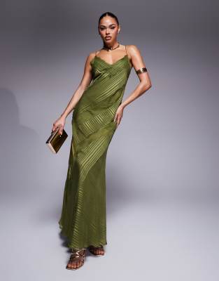 ASOS DESIGN - Maxikleid aus Satin in Grün mit gestreiftem Bahnendesign und Spitzeneinsatz