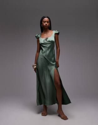 ASOS DESIGN - Maxikleid aus Satin in Grün mit U-Ausschnitt und Flatterärmeln