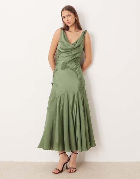 ASOS DESIGN – Maxikleid aus Satin in Khaki mit Godet-Details, Wasserfallkragen und 3D-Blumen aus Organza - view 1