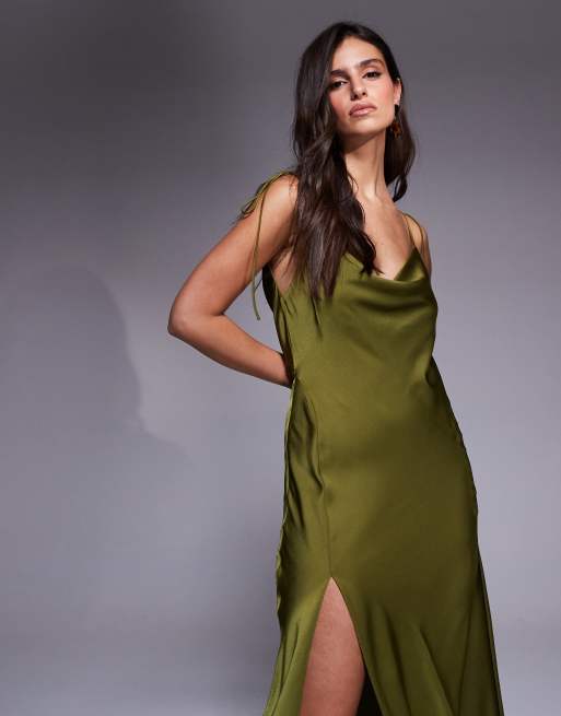 ASOS DESIGN – Maxikleid aus Satin in Olivgrün mit gebundenen Trägern und Schlitz, 4 von 4
