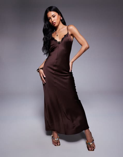 ASOS DESIGN – Maxikleid aus Satin in Schokobraun mit V-Ausschnitt und Spitzenbesatz - view 1