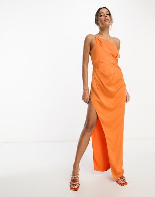 ASOS DESIGN - Maxikleid aus Satin in verwaschenem Orange mit One-Shoulder-Träger, hohem Schlitz und verdrehtem Detail