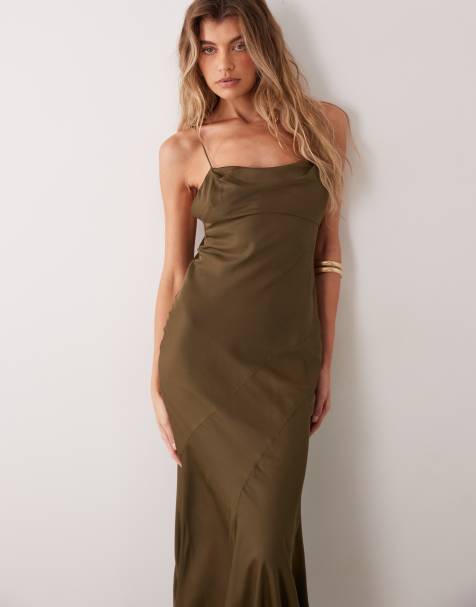 ASOS DESIGN Maxikleid aus Satin mit Nähten, Fishtail-Saum, Spaghettiträgern, tiefem Rücken und Bindebändern mit Quasten in Olivgrün - view 1