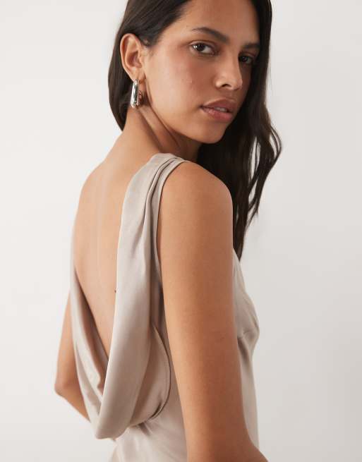 ASOS DESIGN Maxikleid aus Satin mit Wasserfallausschnitt am Rücken in Mushroom, 2 von 4