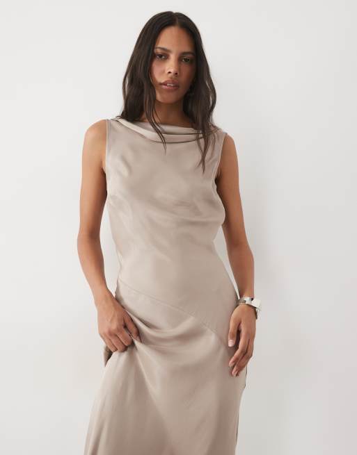 ASOS DESIGN Maxikleid aus Satin mit Wasserfallausschnitt am Rücken in Mushroom, 3 von 4