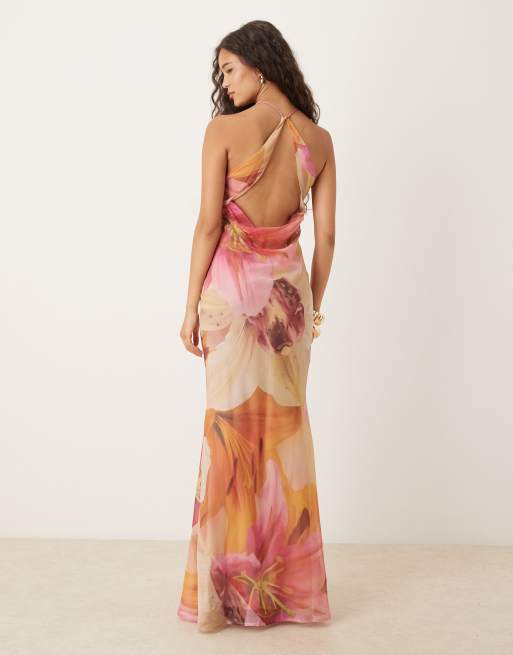 ASOS DESIGN – Maxikleid aus Satin und Chiffon mit großem Blumenprint und Wasserfallausschnitt, 3 von 4