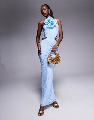 ASOS DESIGN - Maxikleid aus Spitze in Blau mit Ansteckblume