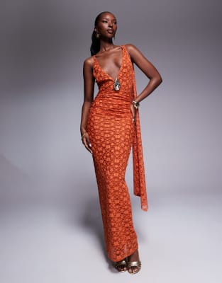 ASOS DESIGN - Maxikleid aus Spitze in Rot mit tiefem Ausschnitt und Drapierung