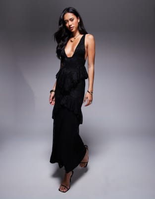 ASOS DESIGN - Maxikleid aus Spitze in Schwarz mit tiefem Ausschnitt und Rüschen