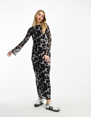 ASOS DESIGN - Maxikleid in Blau aus Netzstoff mit Animal-Print, tiefem Rückenausschnitt und Trompetenärmeln-Bunt