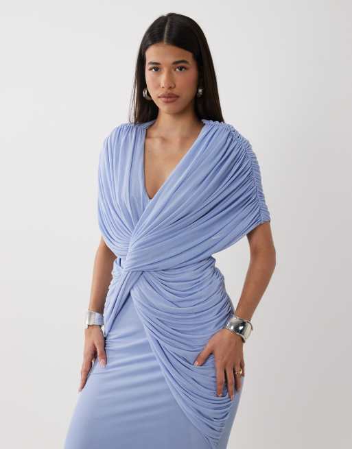 ASOS DESIGN – Maxikleid in Blau mit tiefem Ausschnitt und Cape, 3 von 4