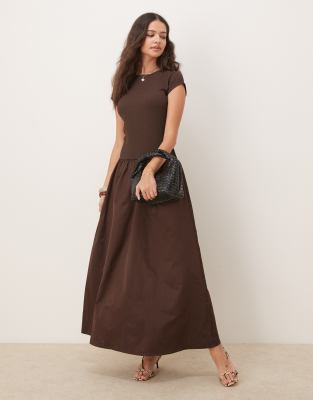 ASOS DESIGN - Maxikleid in Braun mit gewebtem Rock und Strukturmuster