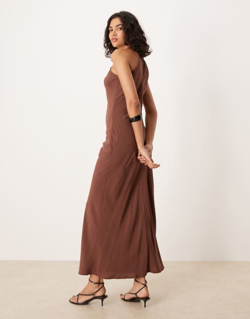 ASOS DESIGN – Maxikleid in Braun mit Racerausschnitt, 4 von 4