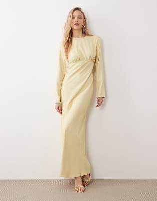 ASOS DESIGN - Maxikleid in Buttermilchgelb mit asymmetrischem Schnitt und Detail an der Brustpartie