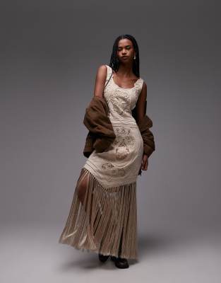 ASOS DESIGN - Maxikleid in Cremeweiß mit Fransen und Lochstickerei