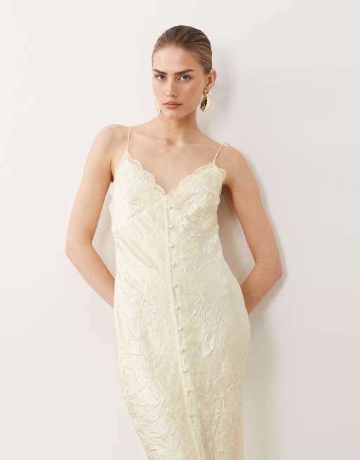 ASOS DESIGN – Maxikleid in Gelb mit Trägern, Spitzendetail und Knopfleiste vorn, 2 von 4