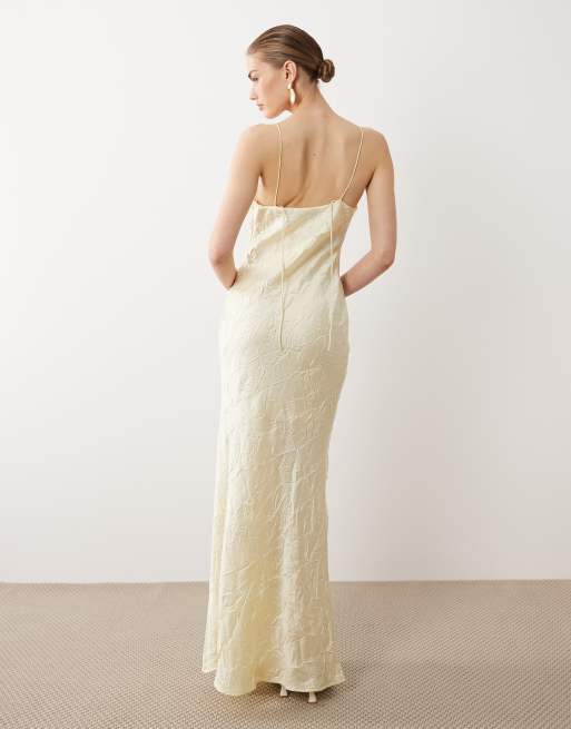 ASOS DESIGN – Maxikleid in Gelb mit Trägern, Spitzendetail und Knopfleiste vorn, 4 von 4