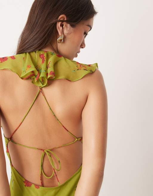 ASOS DESIGN – Maxikleid in Grün mit Blumenmuster, asymmetrischem Saum, Wasserfallausschnitt und Rüschenärmeln, 2 von 4