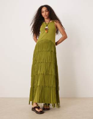ASOS DESIGN - Maxikleid in Grün mit Fransen, U-Ausschnitt und Ringer-Rücken