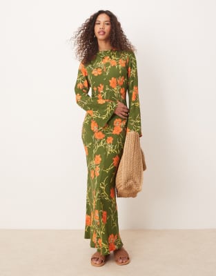 ASOS DESIGN - Maxikleid in Grün mit U-Boot-Ausschnitt und Blumenmuster-Bunt