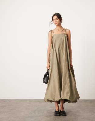 ASOS DESIGN - Maxikleid in Khaki mit Ballonsaum und schmalen Trägern-Bunt