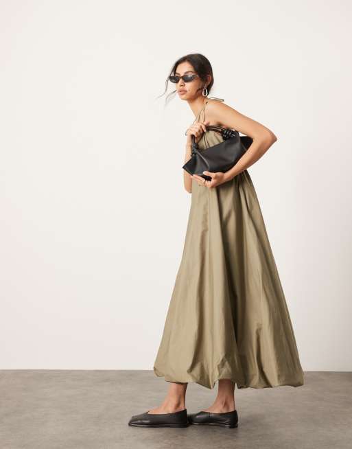 ASOS DESIGN – Maxikleid in Khaki mit Ballonsaum und schmalen Trägern