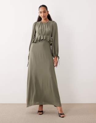 ASOS DESIGN - Maxikleid in Khaki mit geraffter Taille-Bunt