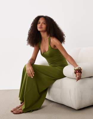 ASOS DESIGN - Maxikleid in Khaki mit U-Ausschnitt-Grün