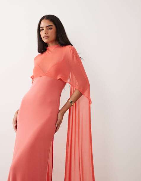 ASOS DESIGN – Maxikleid in Korallenrot mit stilvollem Cape - view 1