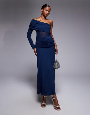 ASOS DESIGN - Maxikleid in Marineblau mit Carmen-Ausschnitt, einem Ärmel und Netzeinsatz