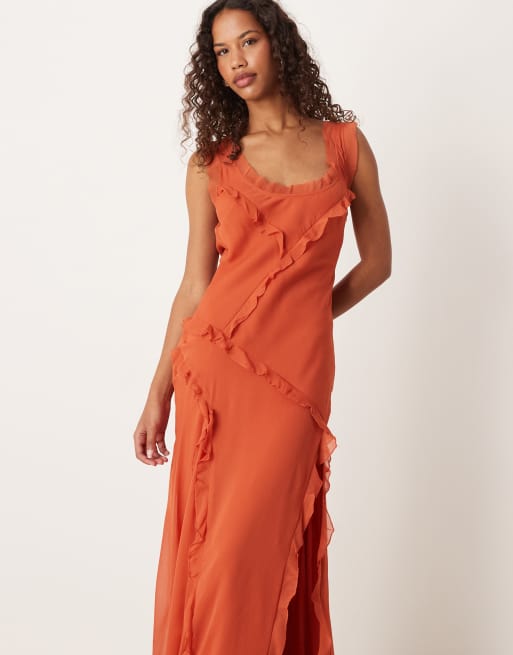 ASOS DESIGN – Maxikleid in Rost mit unversäuberter Kante, U-Ausschnitt, Rüschen und Rückenausschnitt, 3 von 4