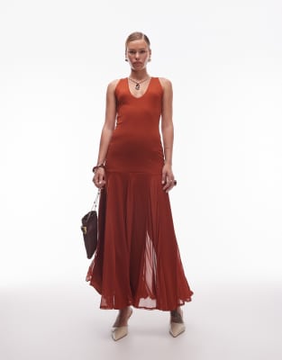 ASOS DESIGN – Maxikleid in Rostrot mit U-Ausschnitt und transparentem Godet-Rock - view 1