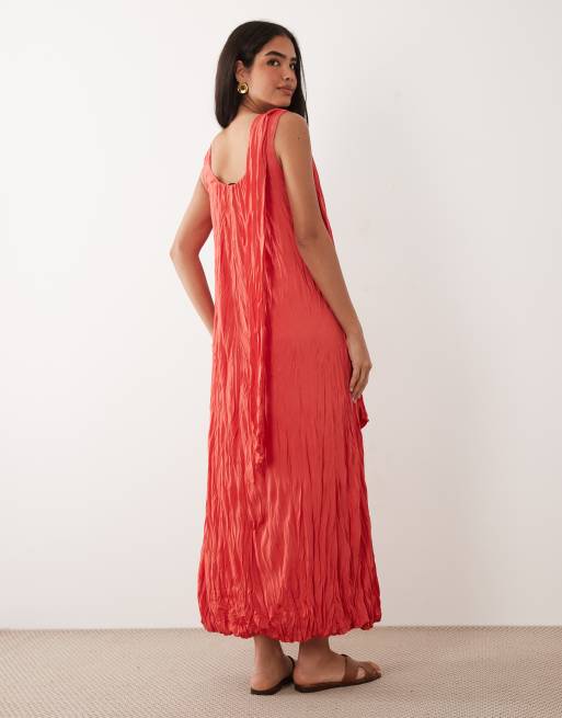 ASOS DESIGN – Maxikleid in Rot mit Knitterstruktur, U-Ausschnitt und Schal-Detail, 2 von 4