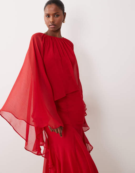 ASOS DESIGN – Maxikleid in Rot mit Rüschen und weiten Cape-Ärmeln, 2 von 4