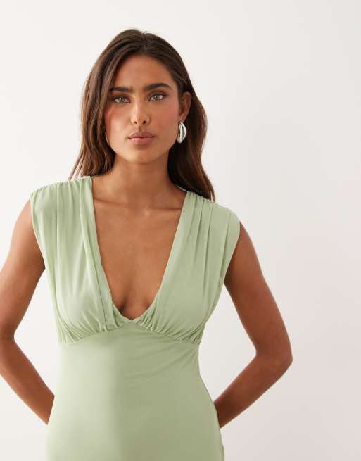 ASOS DESIGN – Maxikleid in Salbeigrün mit V-Ausschnitt und Schwalbenschwanz, 2 von 4