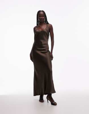 ASOS DESIGN - Maxikleid in Schokobraun aus Satin mit U-Ausschnitt-Brown