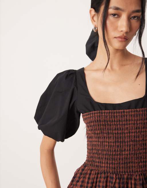 ASOS DESIGN – Maxikleid in Schokobraun mit gesmoktem Oberteil, Puffärmeln und Vichy-Karo, 2 von 4
