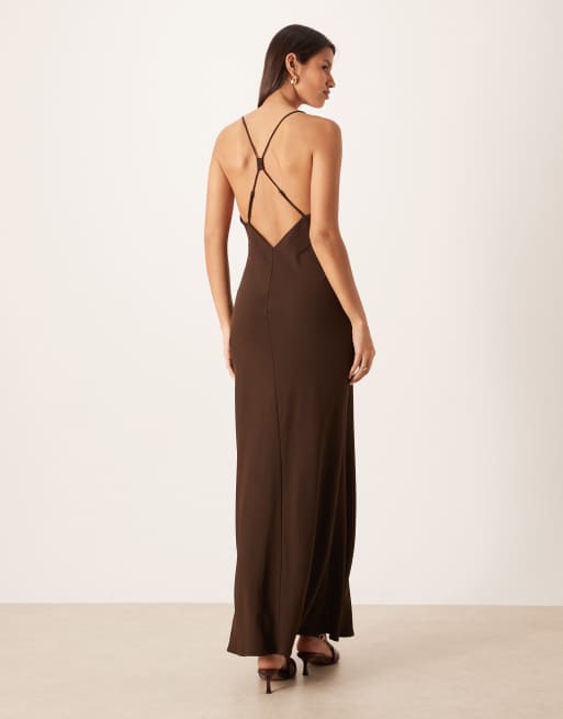 ASOS DESIGN – Maxikleid in Schokobraun mit hohem Schlitz und Cut-out-Detail, 4 von 4