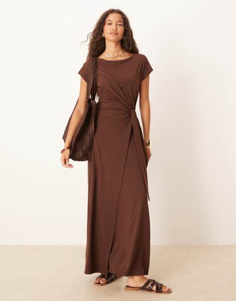 ASOS DESIGN – Maxikleid in Schokobraun mit Kappärmeln und Wickelfront mit Bindedetail - view 1