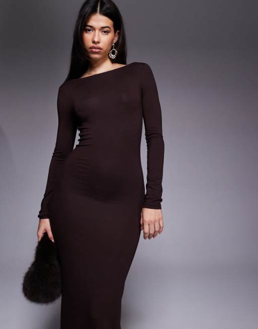 ASOS DESIGN – Maxikleid in Schokobraun mit tiefem Rückenausschnitt und U-Boot-Ausschnitt, 2 von 4