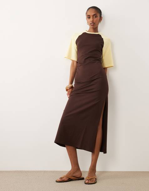 ASOS DESIGN – Maxikleid in Schokobraun und Buttermilchgelb mit kurzen Kontrastärmeln und geraffter Taille - view 1