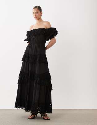 Maxikleid in Schwarz mit Carmen-Ausschnitt und Blumen-Lochstickerei Schwarz 36