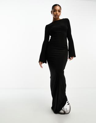 ASOS DESIGN - Maxikleid in Schwarz mit tiefem Rückenausschnitt und Trompetenärmeln